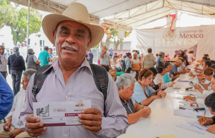 Hombre pension bienestar